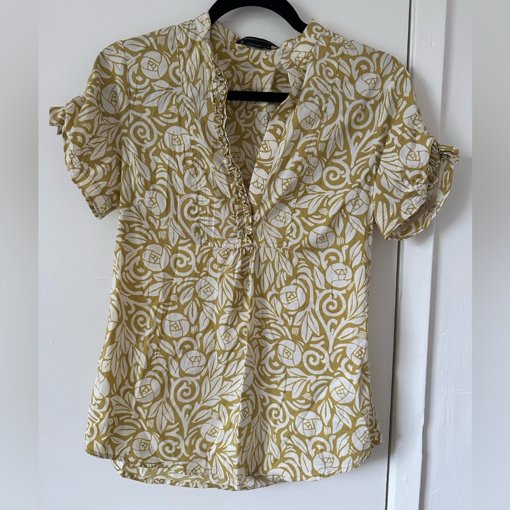 BCBG Maxazria Floral Short Sleeve Blouse in Yellow and White - Small
